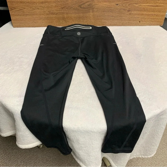 Athleta black Capri leggings size XS zippered pocket in the back waistband - Picture 10 of 10